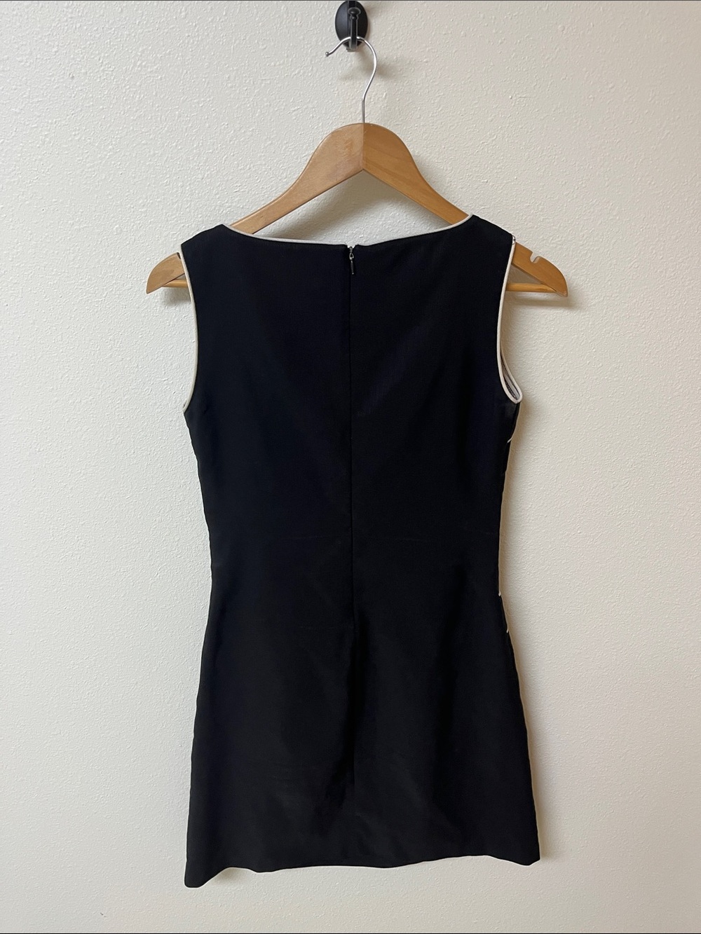Giorgio Fiorlini Black Mini Dress with Contrast White Piping women’s size 8 - Picture 3 of 3